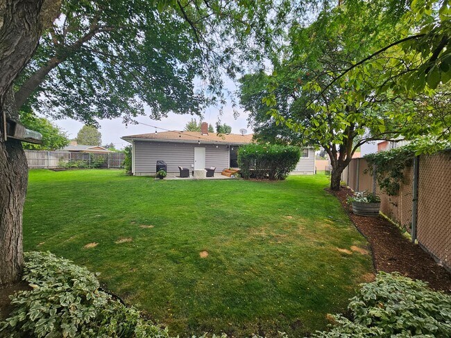 Building Photo - Beautifully Remodeled Home in the Valley