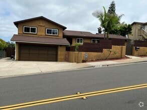 Building Photo - 4Bed/2Bath Just East of El Camino in Carls...