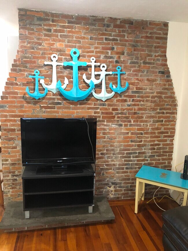 Decorative Fireplace - 38 Howard St