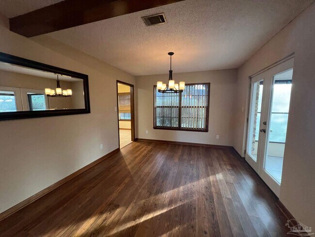 Building Photo - 3131 Oxford Cir