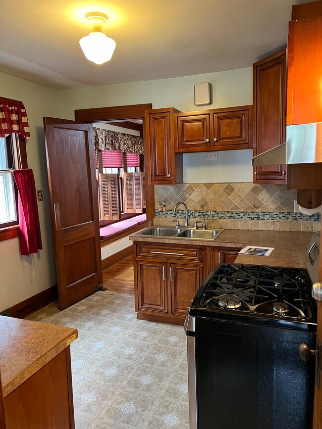 Building Photo - 204 Genesee Park Blvd