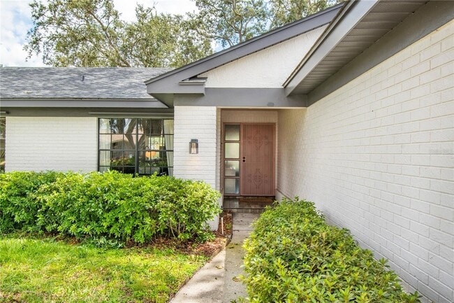Building Photo - 2906 Windridge Dr