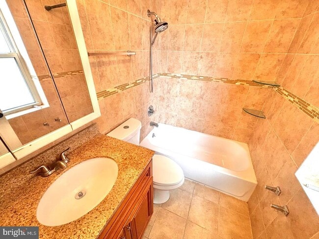 Building Photo - 809 Morris St