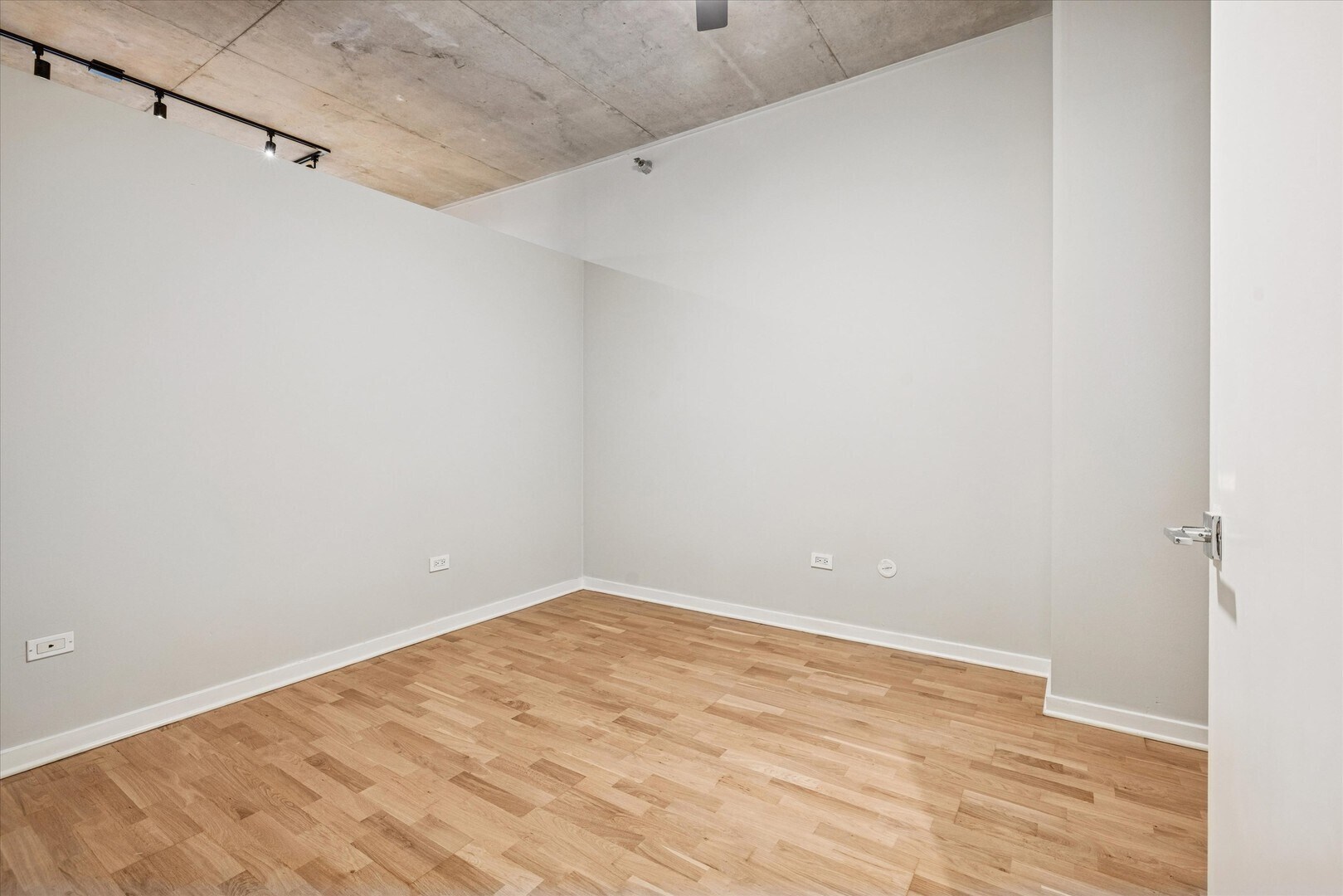 Building Photo - 720 N Larrabee St