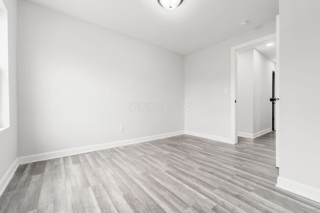 Building Photo - 905 Carpenter St