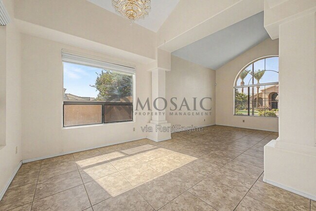 Building Photo - 1819 E Cascade Dr
