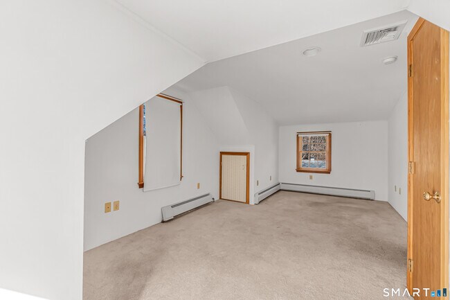 Building Photo - 466 High Hill Rd