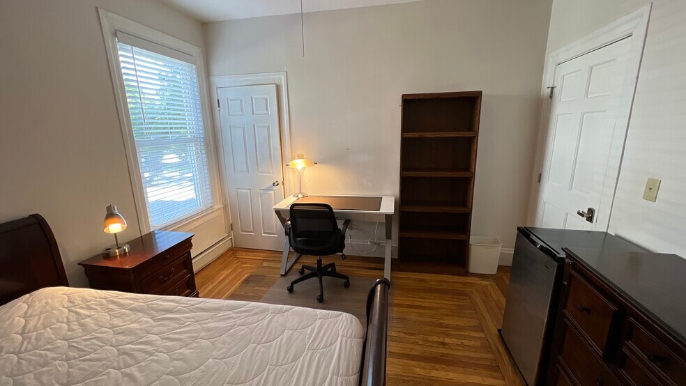 Building Photo - 76 Providence St