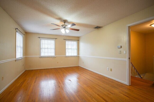 Building Photo - 14 Horseshoe Ln