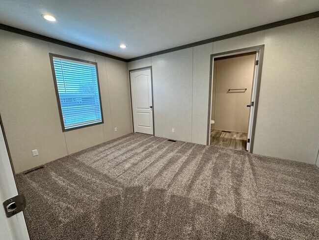 Building Photo - 5691 Windjammer Ct