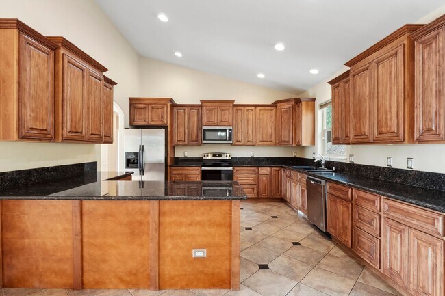 Building Photo - Beautiful Woodridge Home