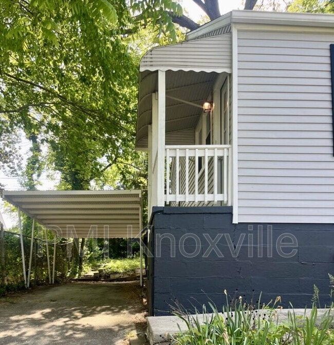 Building Photo - 926 Ledgerwood Ave