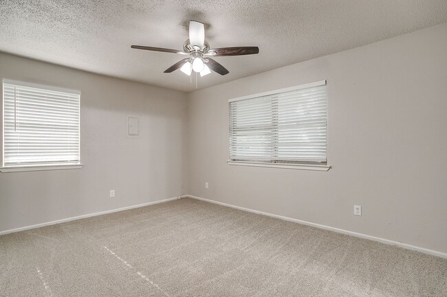Building Photo - Move In Special - 1/2 off 1st months rent