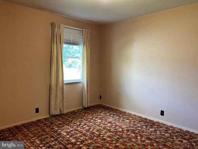 Building Photo - 15009 Falling Waters Rd