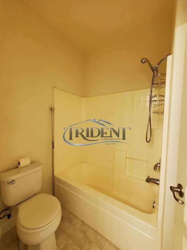 Building Photo - Two Weeks Free Move-in Special!