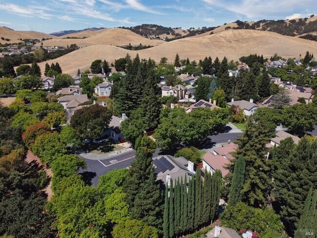 Building Photo - 3500 Crownridge Dr