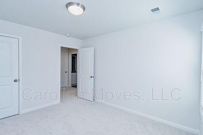 Building Photo - 133 Clingstone Trl