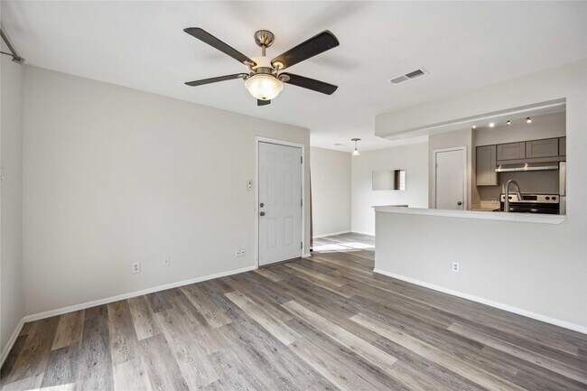 Building Photo - 15534 Zabolio Dr