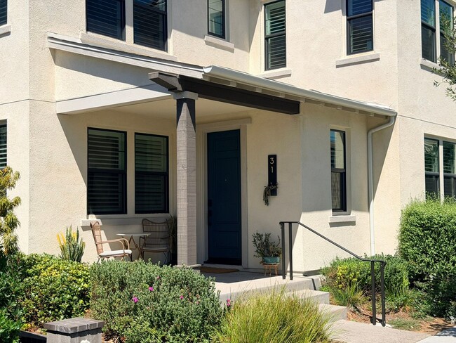 Building Photo - Elegant Rancho Mission Viejo Home with Open Floor Plan