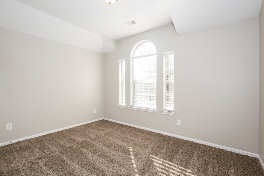 Building Photo - 4723 Pleasant Trail