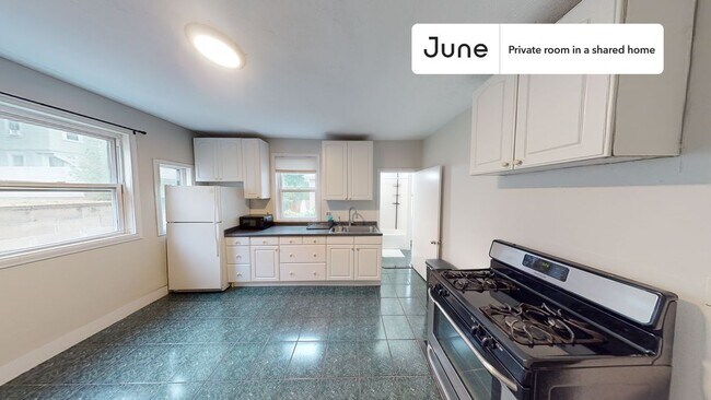 Building Photo - Room in Shared 2 bed/1 bath home in Allston
