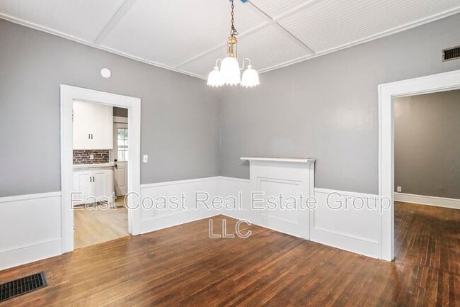 Building Photo - 208 N Mary St