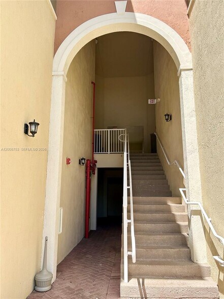 Building Photo - 10870 NW 88th Ter