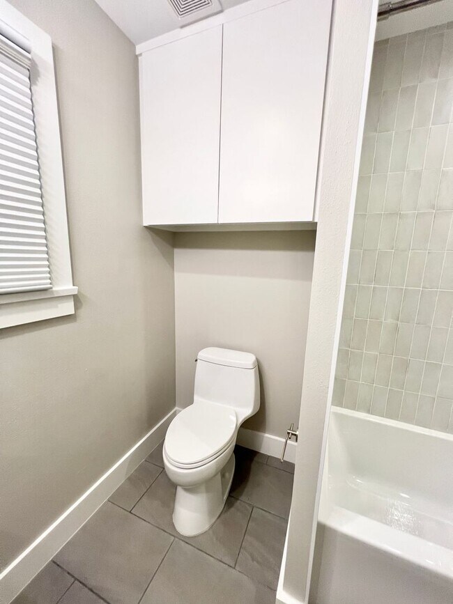 Building Photo - BRA19BS