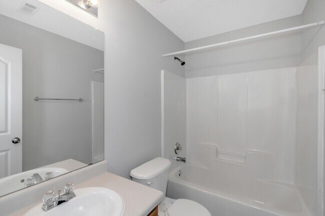 Building Photo - Exceptional 3BR / 2BA Ranch with Expansive Back Yard & Privacy Fence!