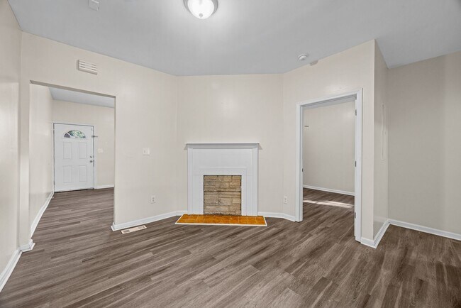 Building Photo - 1709 Le Grand St