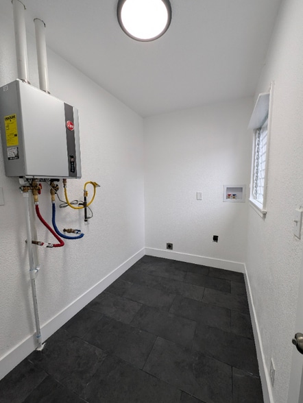 Building Photo - 2480 Baldwin Ave