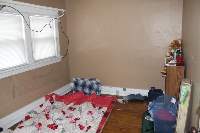 Building Photo - 415 E Clark St