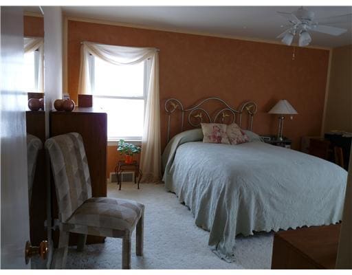 Building Photo - Great location home with 2 bedroom, 2 bath...