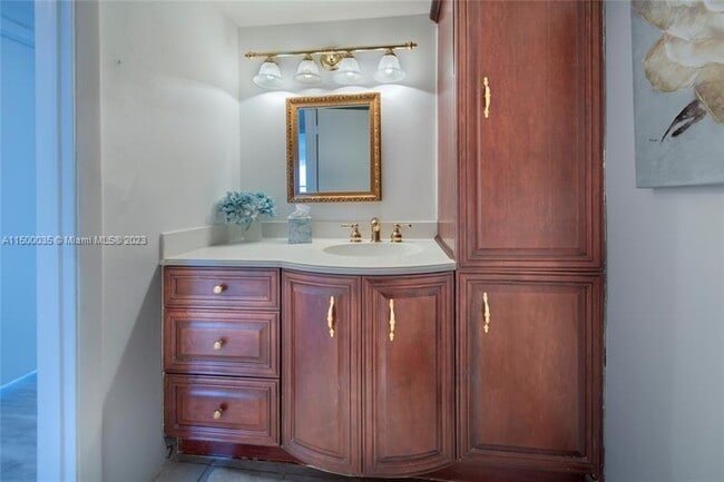 Building Photo - 3000 E Sunrise Blvd