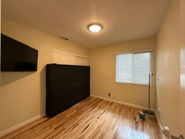 Building Photo - Stunning END-UNIT 3-bedroom condominium located in Agoura Hills