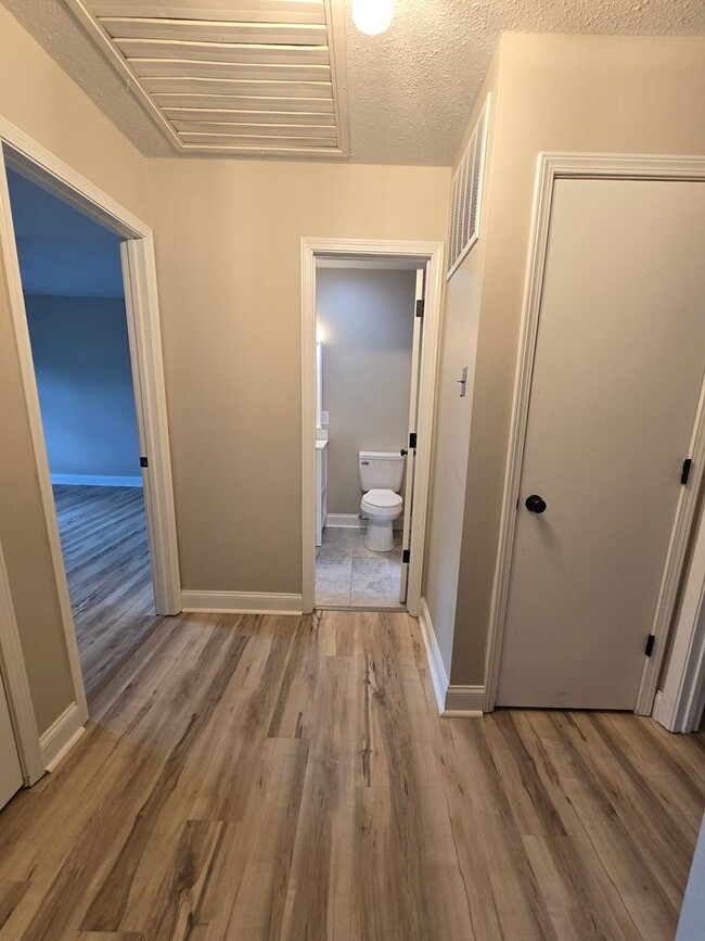 Building Photo - 722 Pear Tree Cir