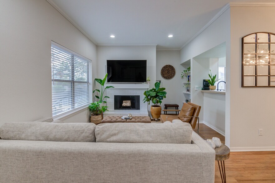 Building Photo - 704 Bering Dr