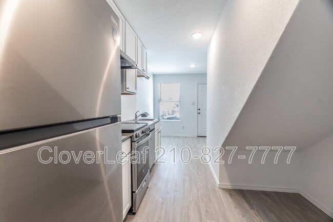 Building Photo - 7044 Elm Cv