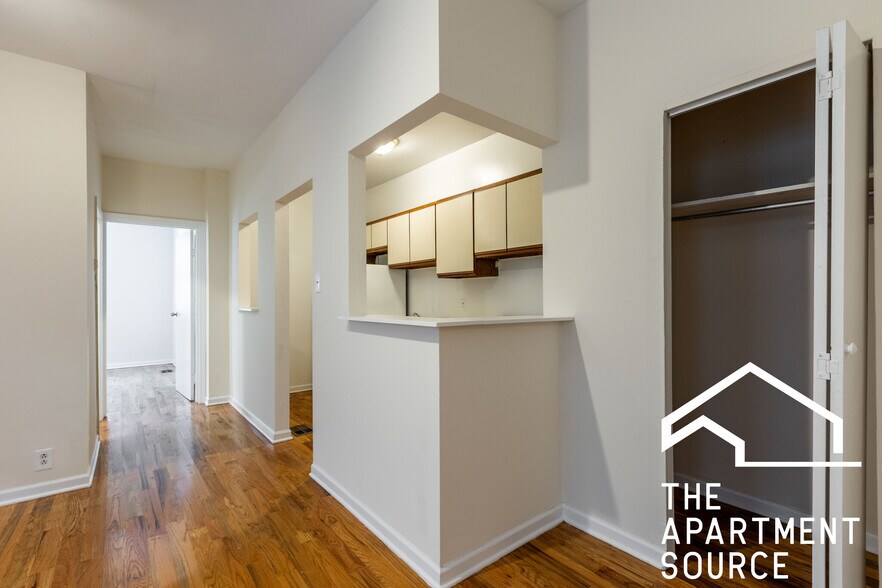 Building Photo - 849 W Cornelia Ave