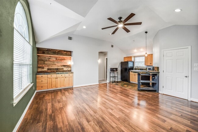 Building Photo - 16302 Crossfield Dr