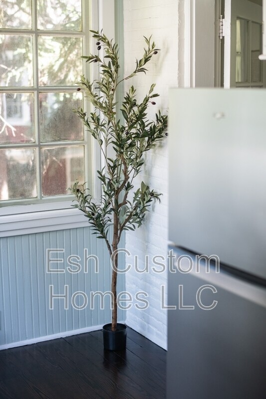 Building Photo - 419 W Orange St