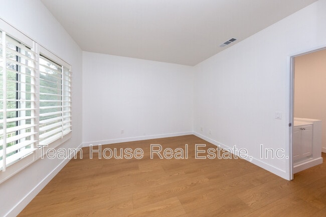 Building Photo - 26971 Hillsborough Pkwy