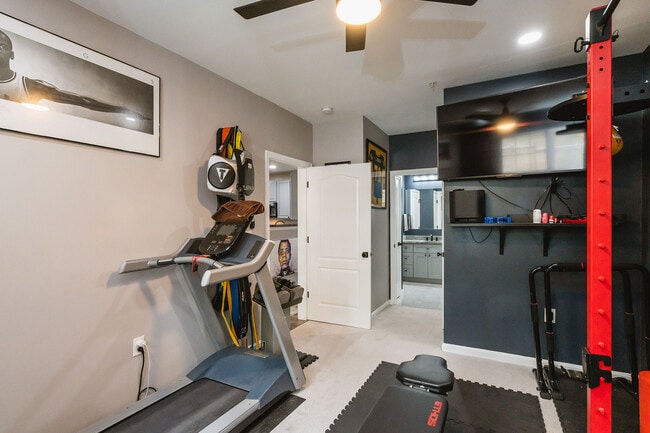 Building Photo - 400 Symphony Cir