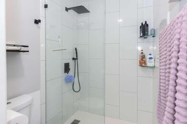 Building Photo - 108 Sherwood Cir