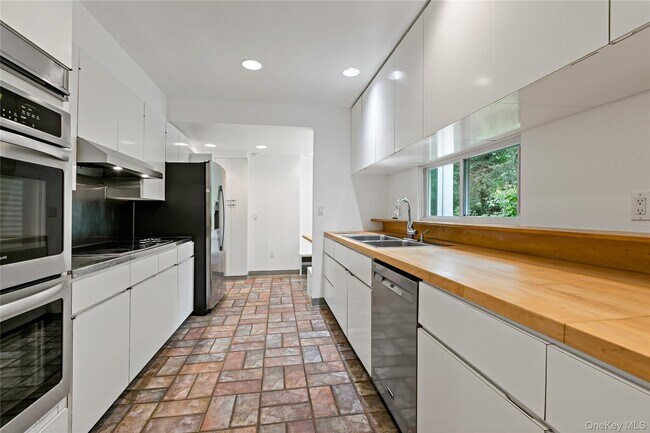 Building Photo - 3 Tory Ln