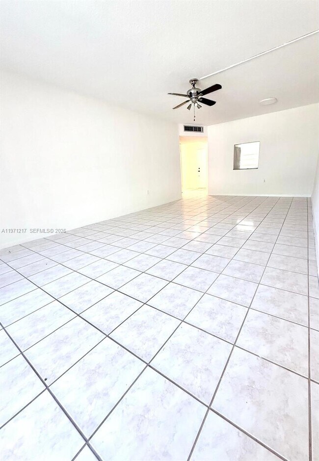 Building Photo - 1201 NE 191st St