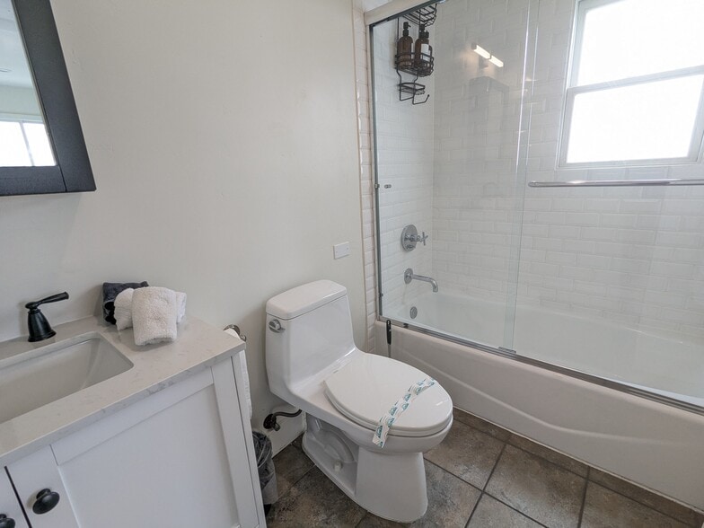 Building Photo - 722 Sunset Ct