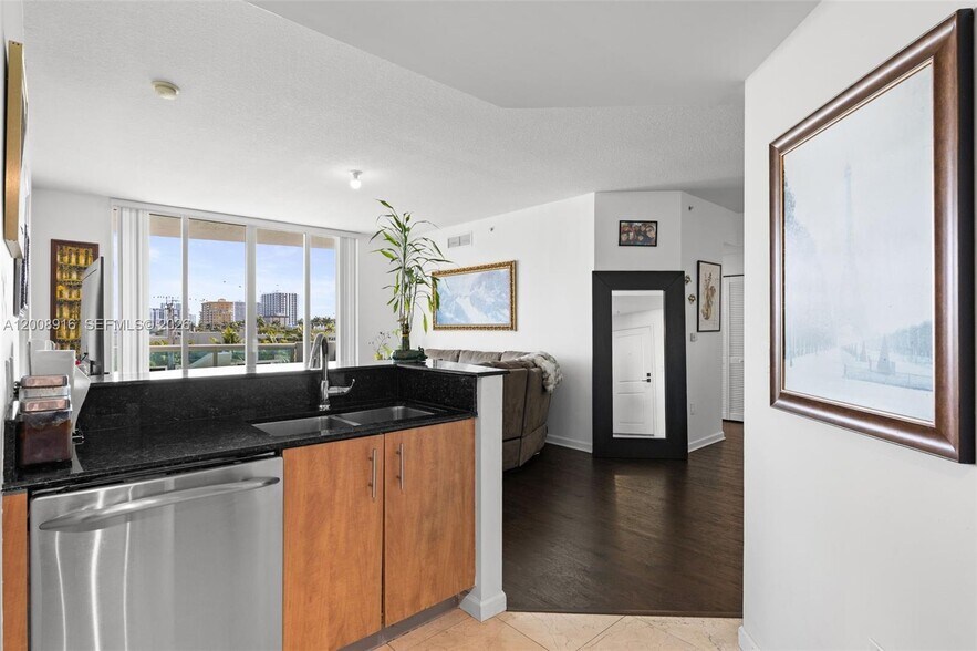 Building Photo - 7910 Harbor Island Dr