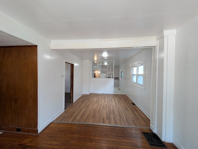 Building Photo - 40 Kerns Ave