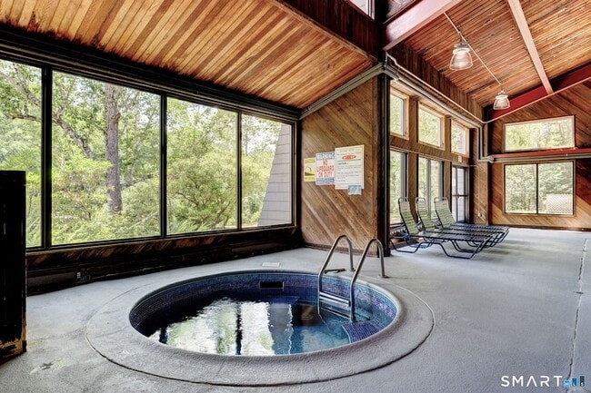 Building Photo - 355 Ledge Dr